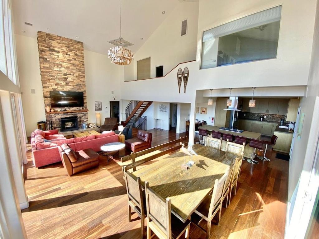 Modern 6 Bedroom Retreat, Stunning Lake Views, Close To Village! Лейк Ароухед Екстериор снимка