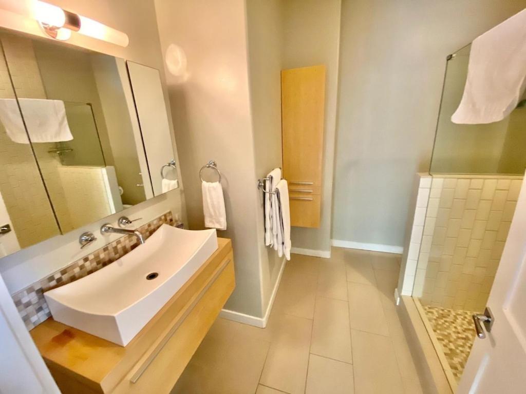 Modern 6 Bedroom Retreat, Stunning Lake Views, Close To Village! Лейк Ароухед Екстериор снимка