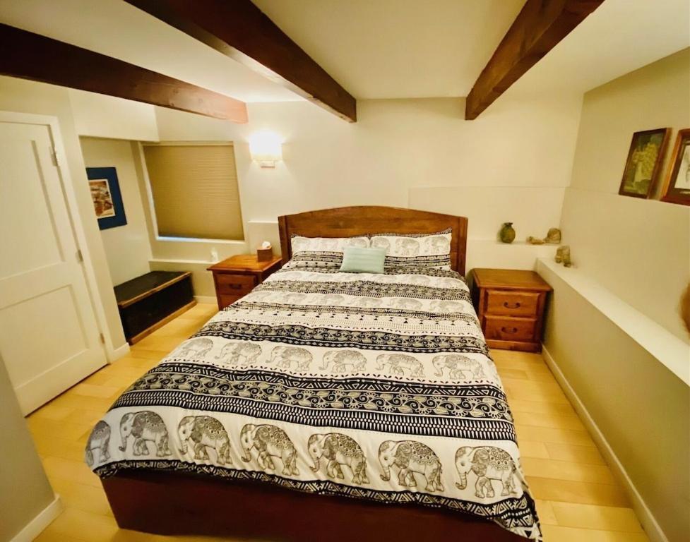 Modern 6 Bedroom Retreat, Stunning Lake Views, Close To Village! Лейк Ароухед Екстериор снимка