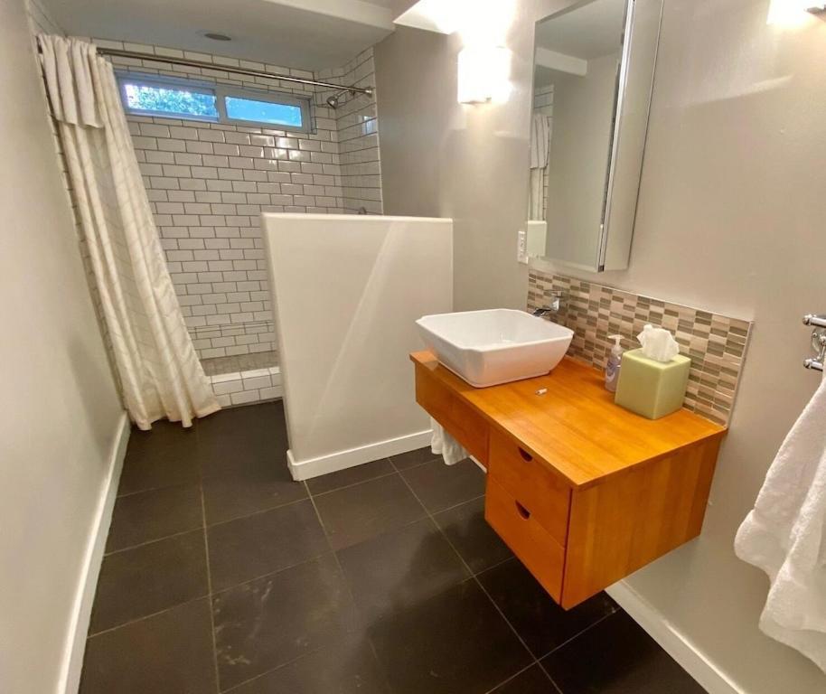 Modern 6 Bedroom Retreat, Stunning Lake Views, Close To Village! Лейк Ароухед Екстериор снимка