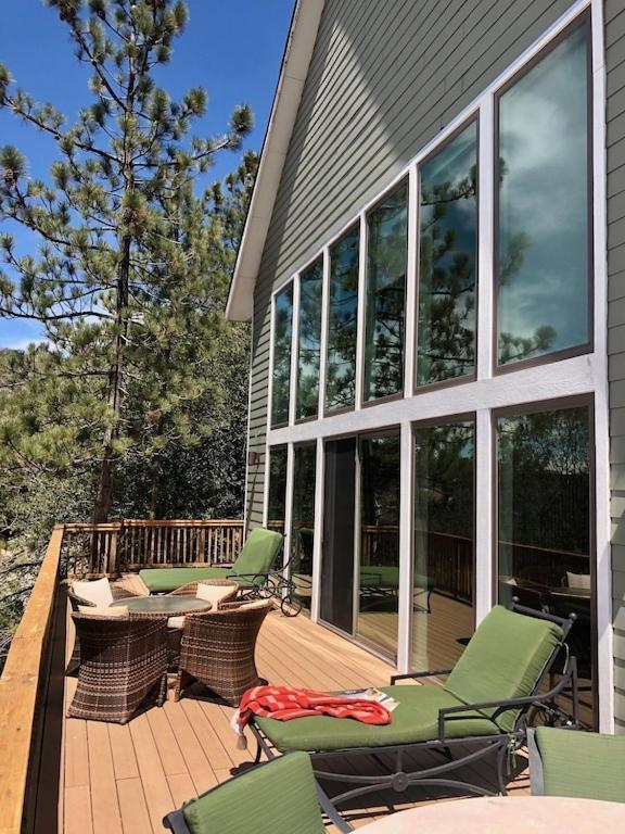 Modern 6 Bedroom Retreat, Stunning Lake Views, Close To Village! Лейк Ароухед Екстериор снимка